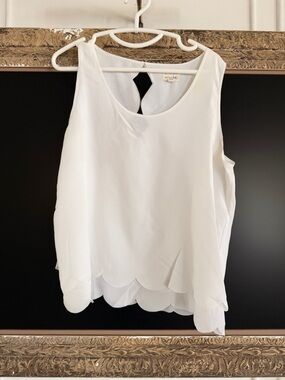 Chelsea28 White Scalloped Hem Sleeveless Blouse